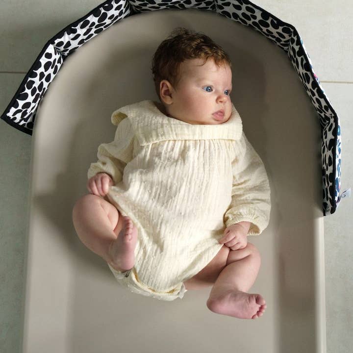ANIMAL PRINT SENSORY STRIP - reversible newborn to 4 months and 5+ months for wholesale by Etta Loves UK