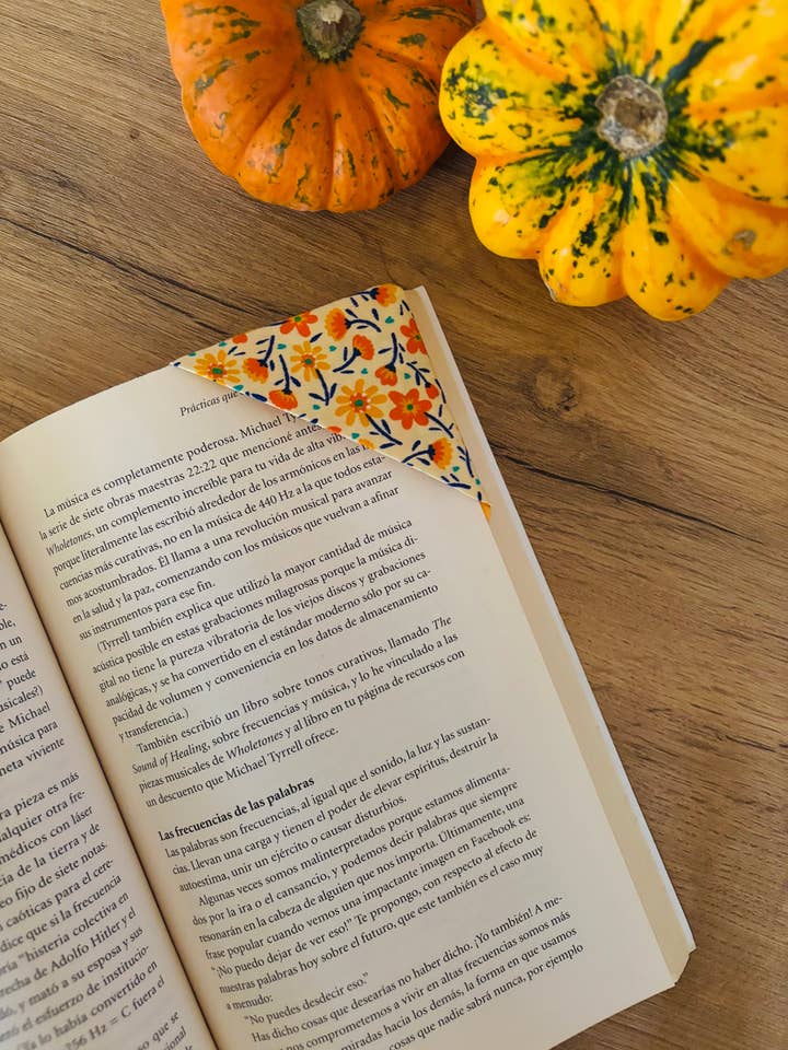 Floral Autumn Corner Bookmark | Handmade Fabric Page Marker for wholesale by Vuelta a la Vida