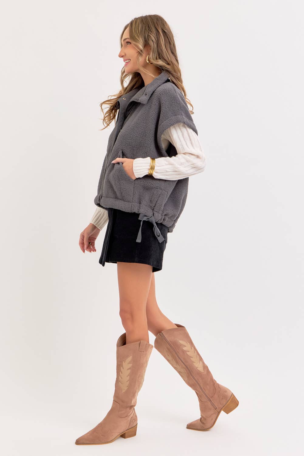 Sweet Lovely by Jen - Wholesale Outerwear Vest - Women's - OVERSIZED FLEECE VEST32