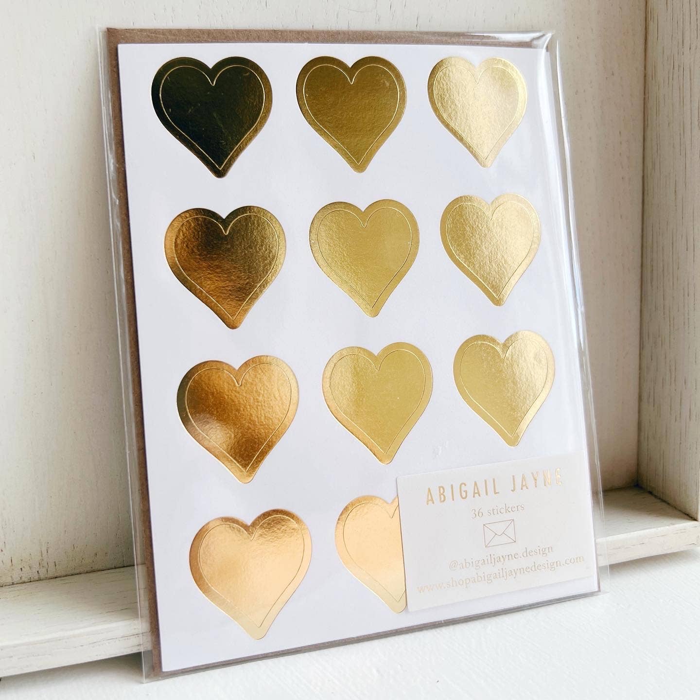 Abigail Jayne Design - Vente Étiquette cadeau - Autocollants en forme de cœur en aluminium doré - Ensemble de 36 | Étiquette-cadeau1