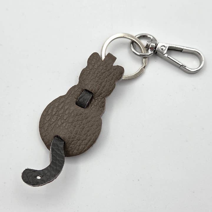 Tempest Designs – wholesale Keychain – Women's – Leather 2 tone cat keyring4
