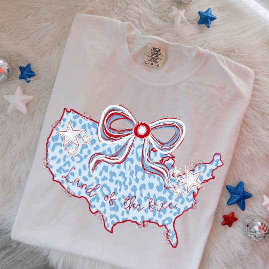 Southern Backroad Tees LLC - Venta al por mayor Camiseta estampada - Mujer - Tierra de los Libres Camiseta Patriótica del 4 de Julio de EE. UU.1