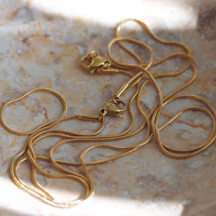 Animira Jewels - Wholesale Link & Chain Necklace - AnimiraJewels - Amelia Dainty Herringbone Necklace4