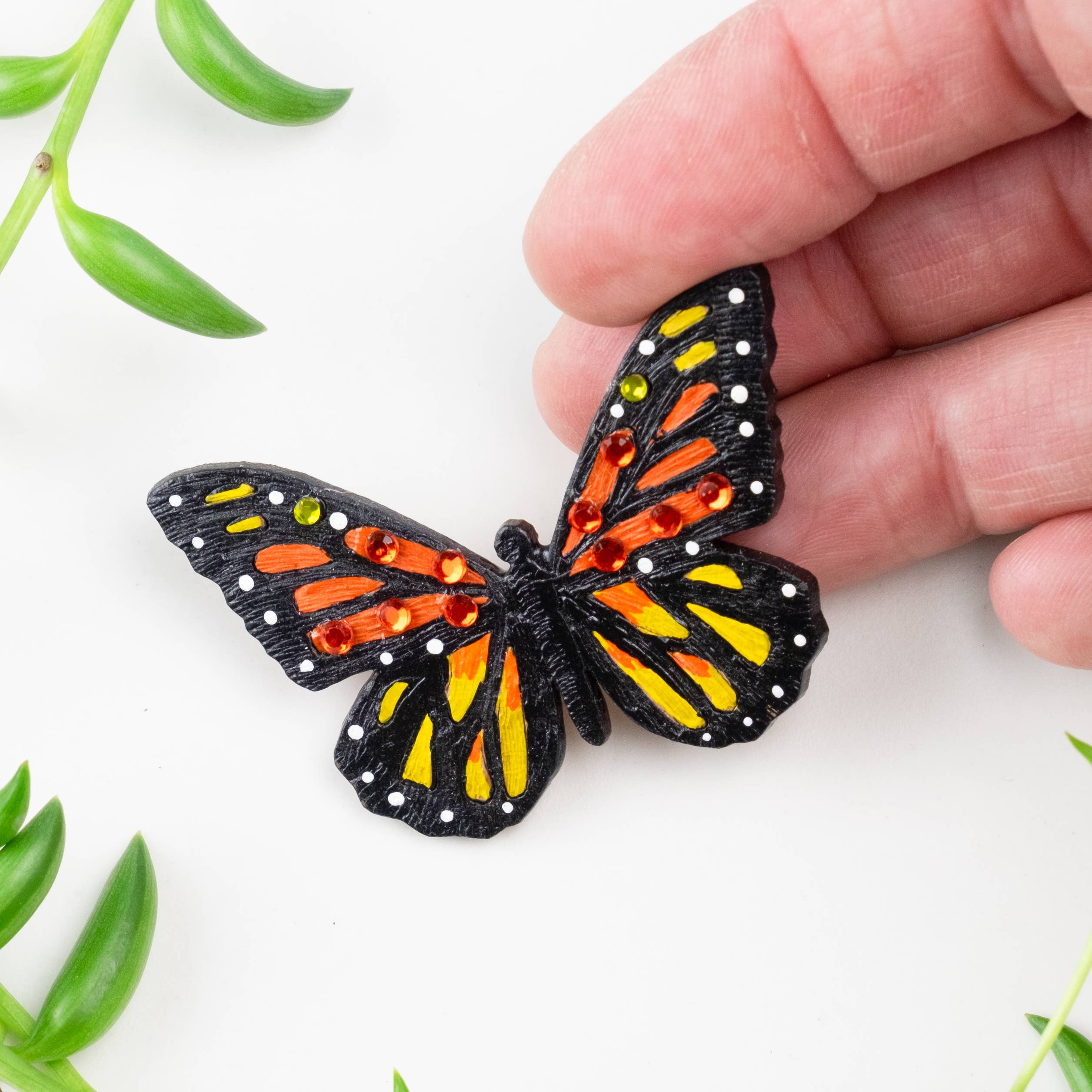 Tulia's Artisan Gallery - Venta al por mayor Broches - Broche Monarch2