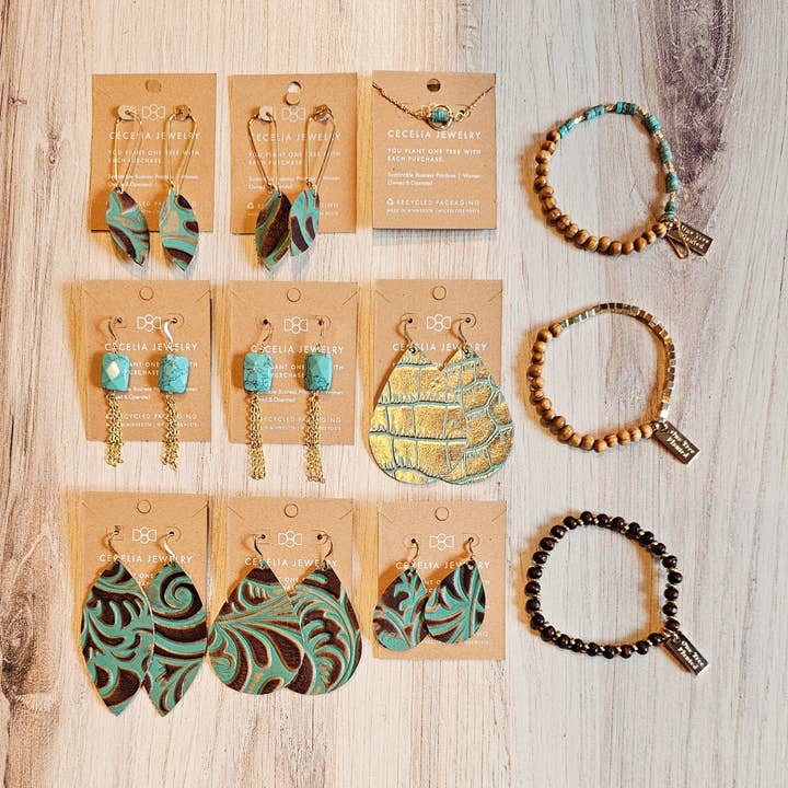 Sieradenlot #35 van Closeout voor wholesale door Cecelia Designs Jewelry