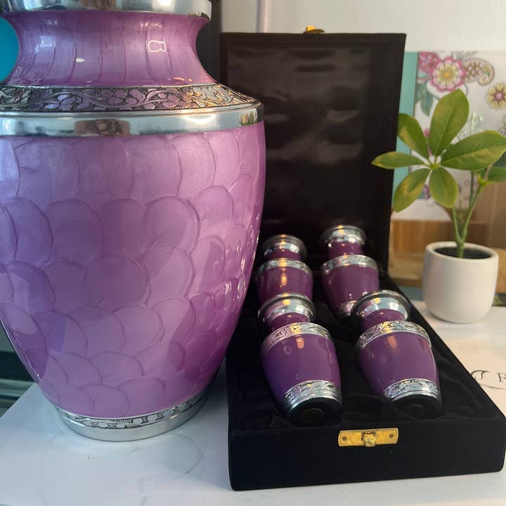 Plutus imports – Großhandel Urne – Wunderschön gefertigte Urne mit Blatt- und Perlmuttmuster9