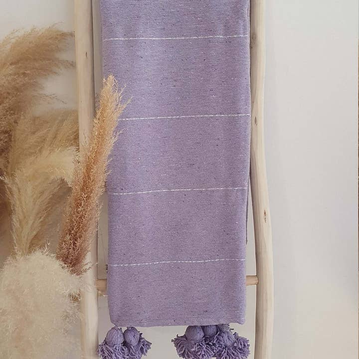 Plaid marocain violet à rayures blanches - pompons pour la vente par MARRAKECH METACRAFT LTD