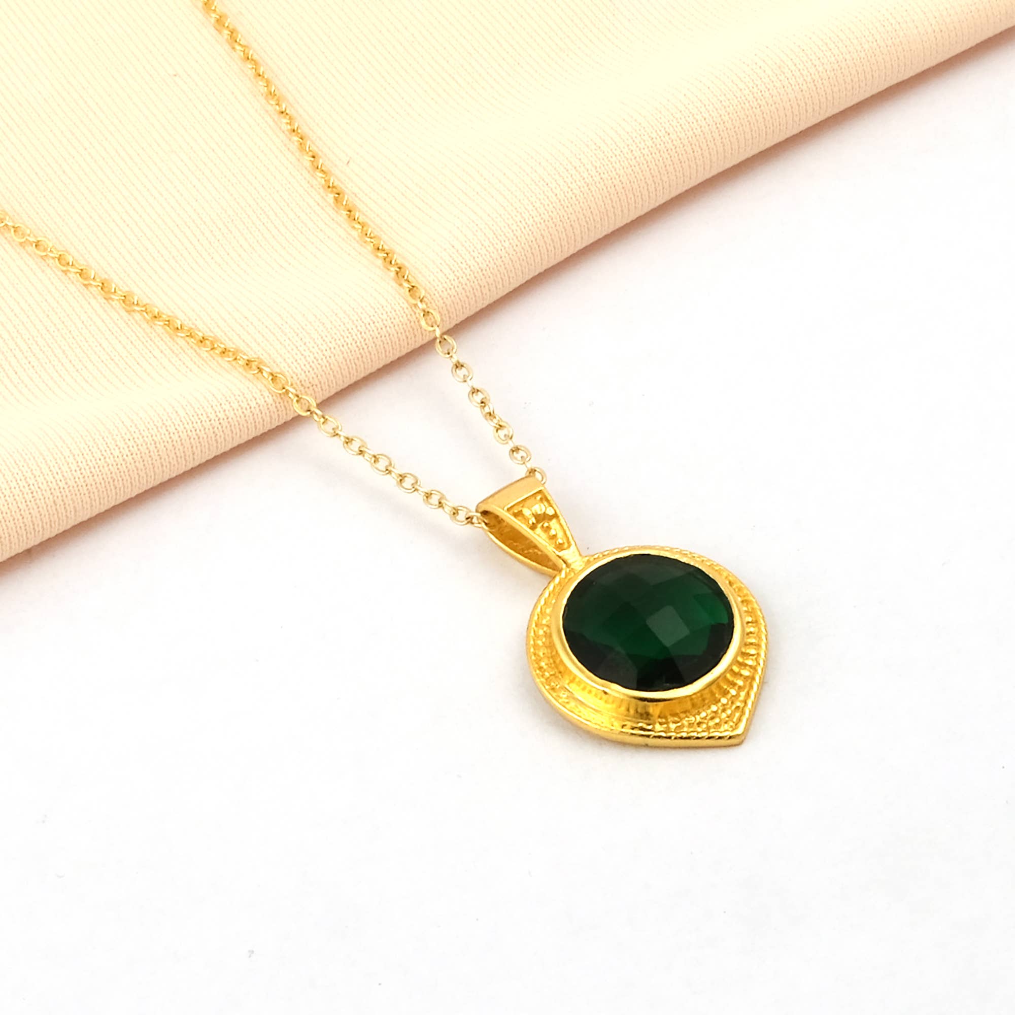 El Joyero – wholesale Pendant/charm necklace – Emerald Stone Teardrop Elegance Gold Plated Chain Necklace1