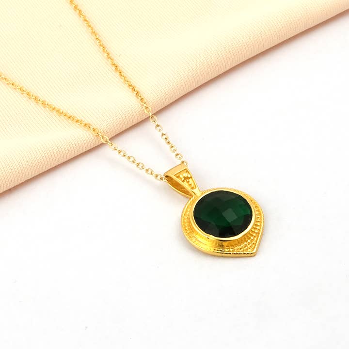 El Joyero – wholesale Pendant/charm necklace – Emerald Stone Teardrop Elegance Gold Plated Chain Necklace1