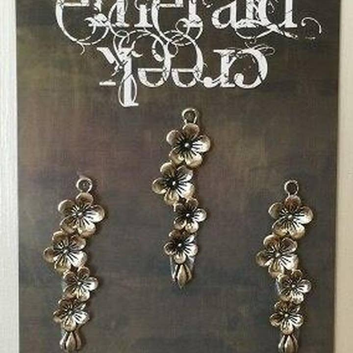 Breloque à vaporisateur floral 3/emballage pour la vente par Emerald Creek Craft Supplies