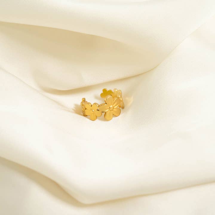 WJW – wholesale Tåring – Tåing i rostfritt stål med 18K guld PVD och blommönster10