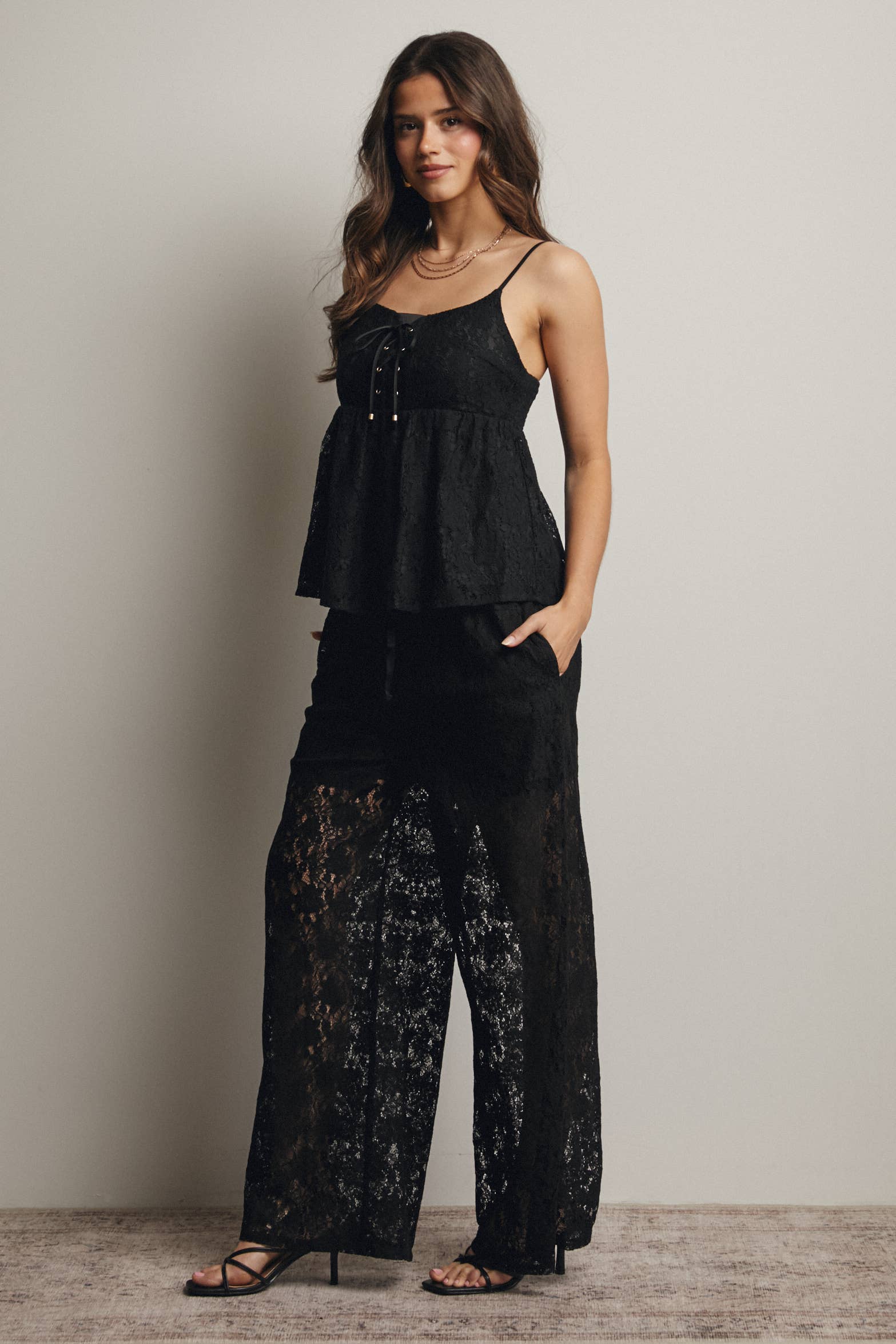 Negro Conjunto de Camiseta con Cordones y Pantalón de Pierna Ancha FSET004 de venta al por mayor en Faire10