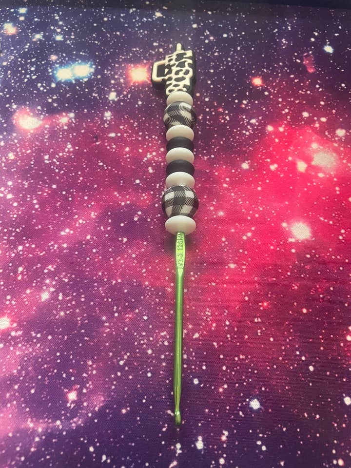 Zwarte haaknaald voor runderen voor wholesale door EliteWickedCreations