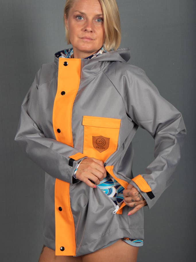 Veste « Waves » avec fermeture éclair pour la vente par Alon Clothing