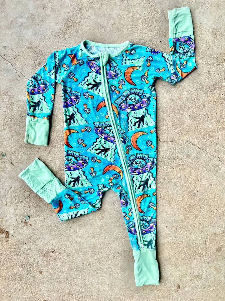 Space Invader Zip per la vendita all'ingrosso da parte di Olive and Stella