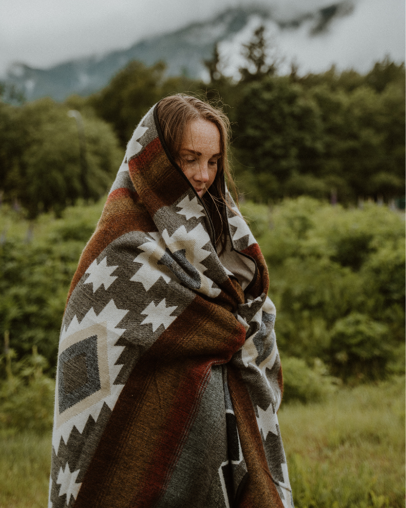 Wylde Brigade – Großhandel Überwurfdecke – Cotacachi Azteken Wende-Decke11