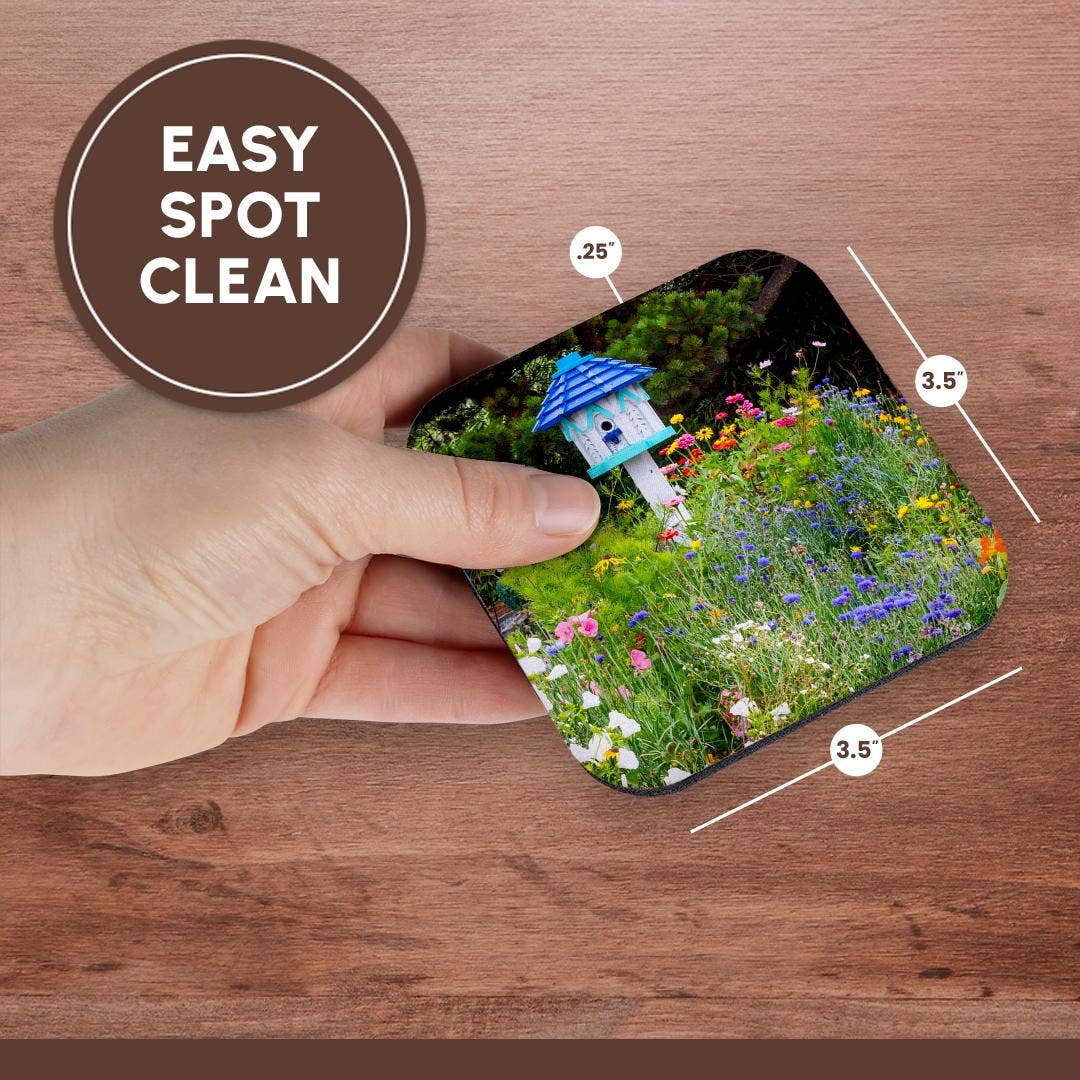 3dRose - Vente Sous-verre - 3dRose, États-Unis, Oregon. Cannon Beach. Jardin avec nichoir blanc au toit bleu, Dessous de verre13