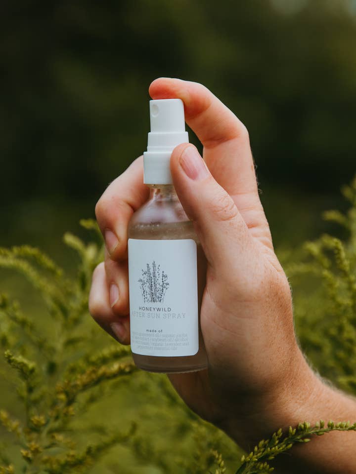 Spray rafraîchissant après-soleil pour la vente par Honeywild Apothecary
