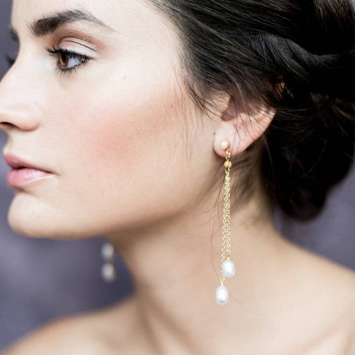 RAE Lange Tropfen-Perlenohrringe für den Großhandel von Blair Nadeau Bridal Adornments