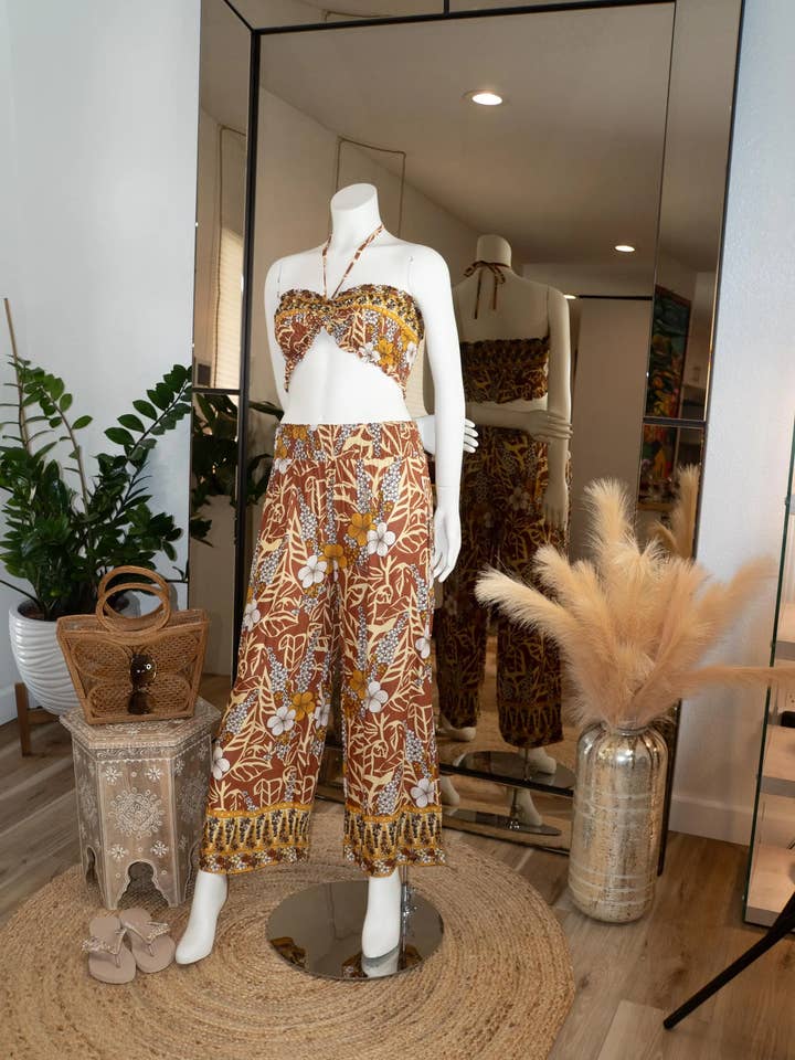 Ensemble Haut Court et Pantalon Brise Bohème – Tenue de Plage Marron Clair pour la vente par Crafts Love Dreams