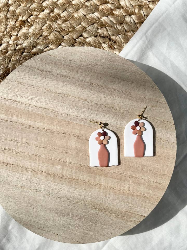 Mini Boho Daisies with Vase Arch for wholesale by Rylee Roo's Clay