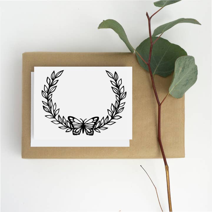 Lykønskningskort - Butterfly krans blomster for engroshandel hos Squirrel Tacos Papercuts