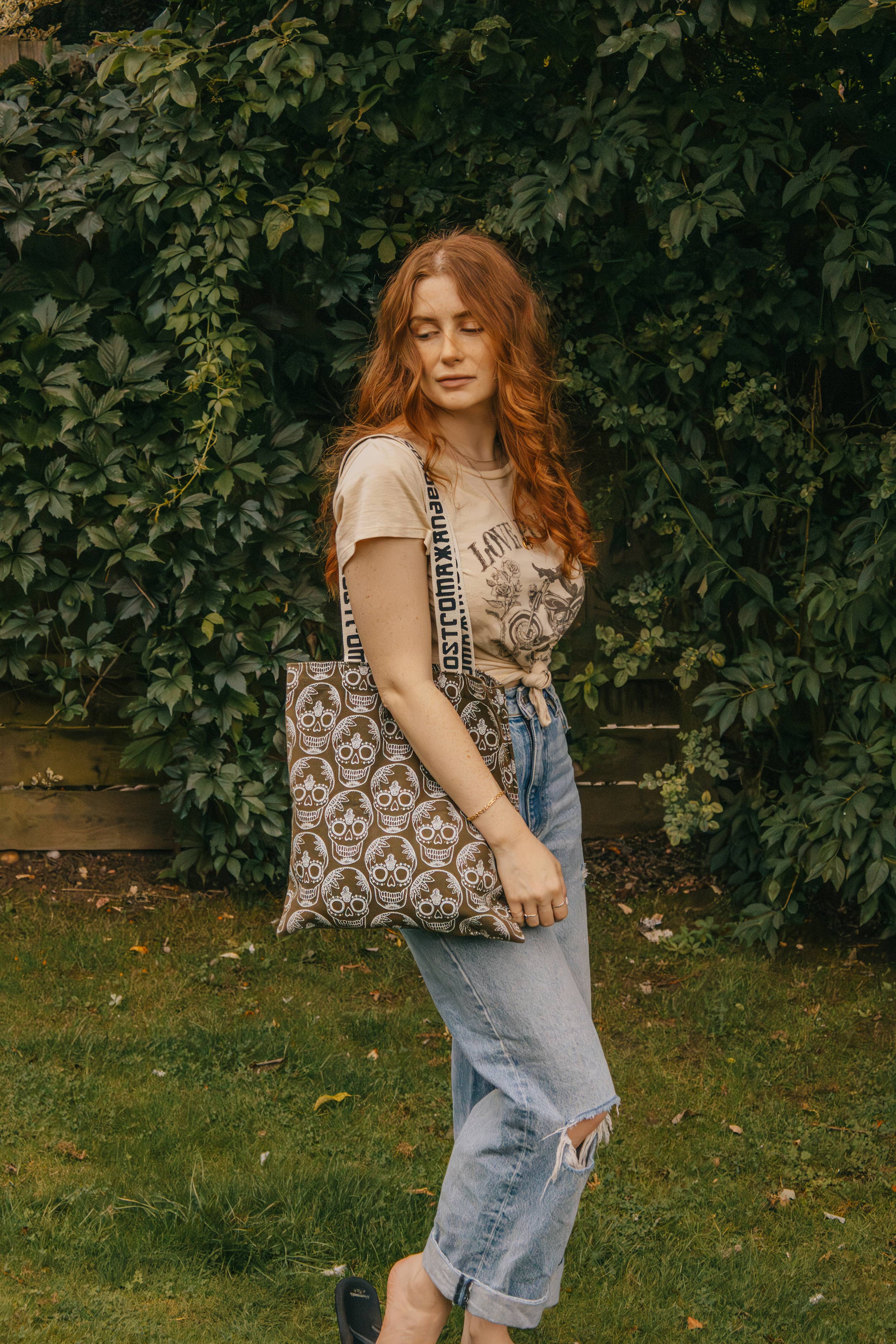 Xander Kostroma - Venta al por mayor Bolsa de asa- Mujer - Bolsa de mano con forma de calavera verde oliva quemada de Xander Kostroma1