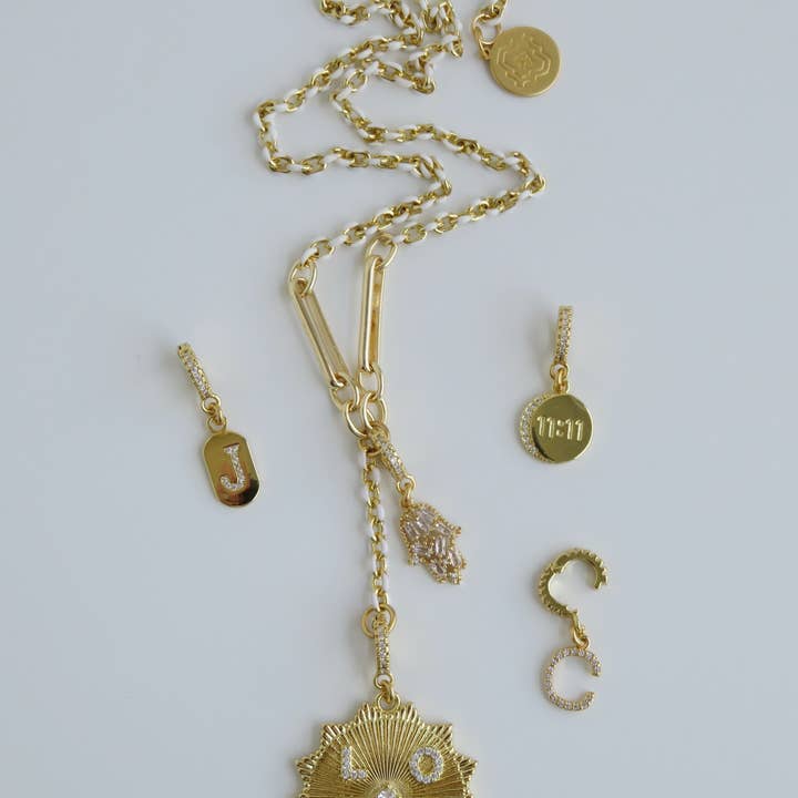 Boutique Suarez Co. - Wholesale Y-Neck/Lariat Necklace - White Oval Link Lariat Charm Holder Necklace5