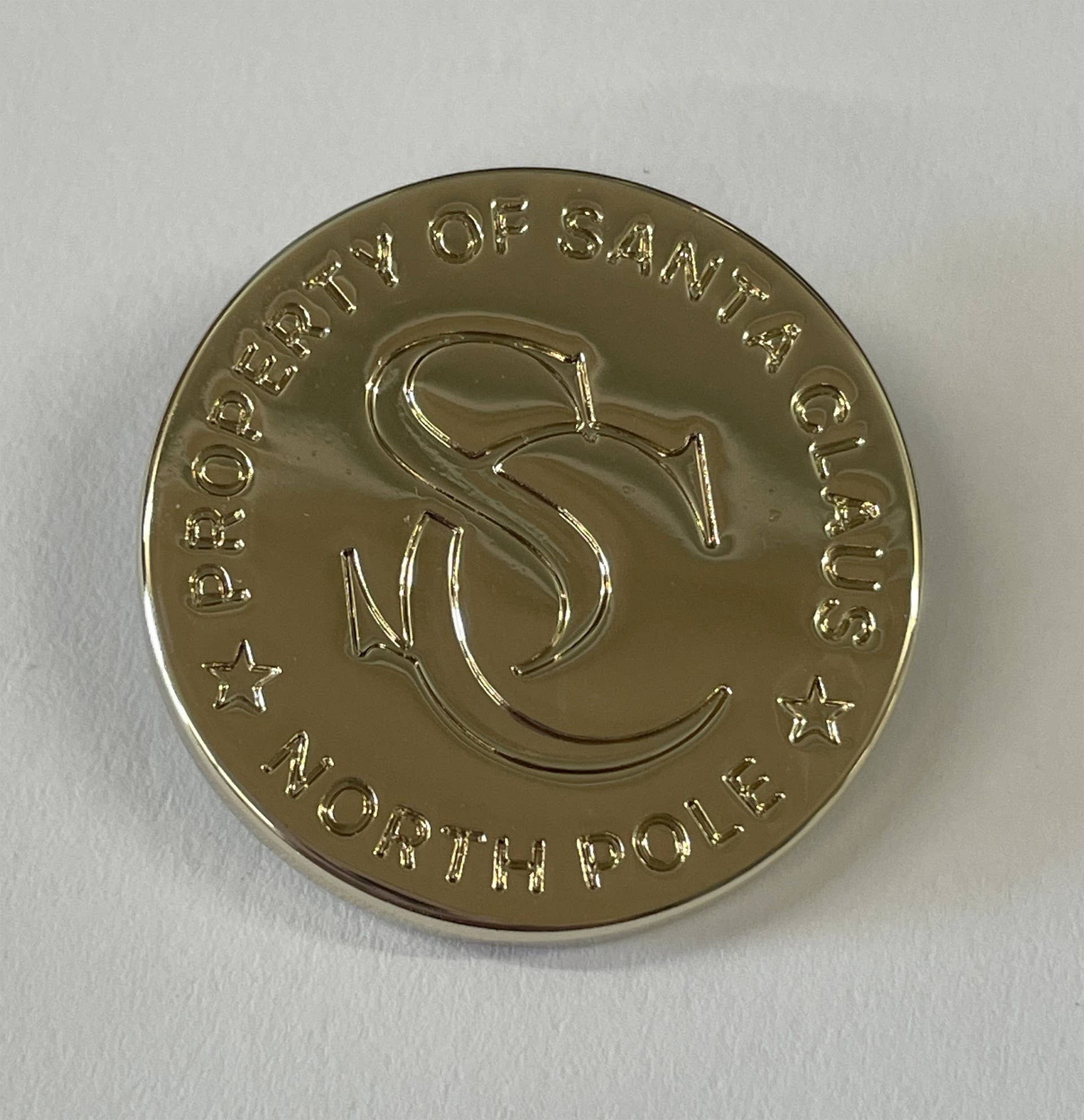 Close to the Bone Greeting Cards and Gifts - Vente Décoration de Noël - Bouton Perdu du Père Noël - Or brillant ou Bois1