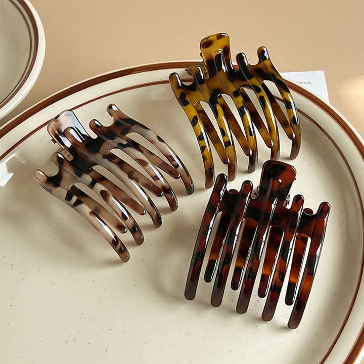 Stilfulde hårklemmer med skildpaddemønster og hul design for engroshandel hos SoapElenGlen