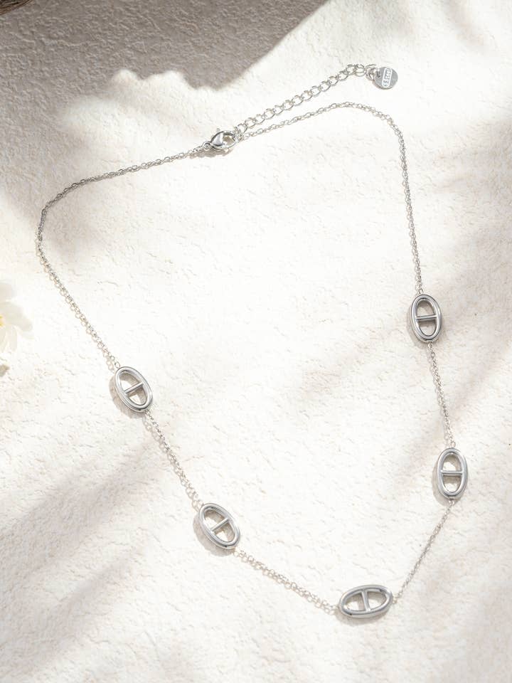 Oval link necklace in gold or silver stainless steel for wholesale by COSMOS