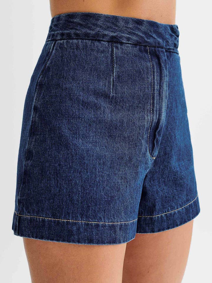 En uppsättning Damers mode avslappnad ärmlös väst och jeansshorts tvådelat set för wholesale på Faire