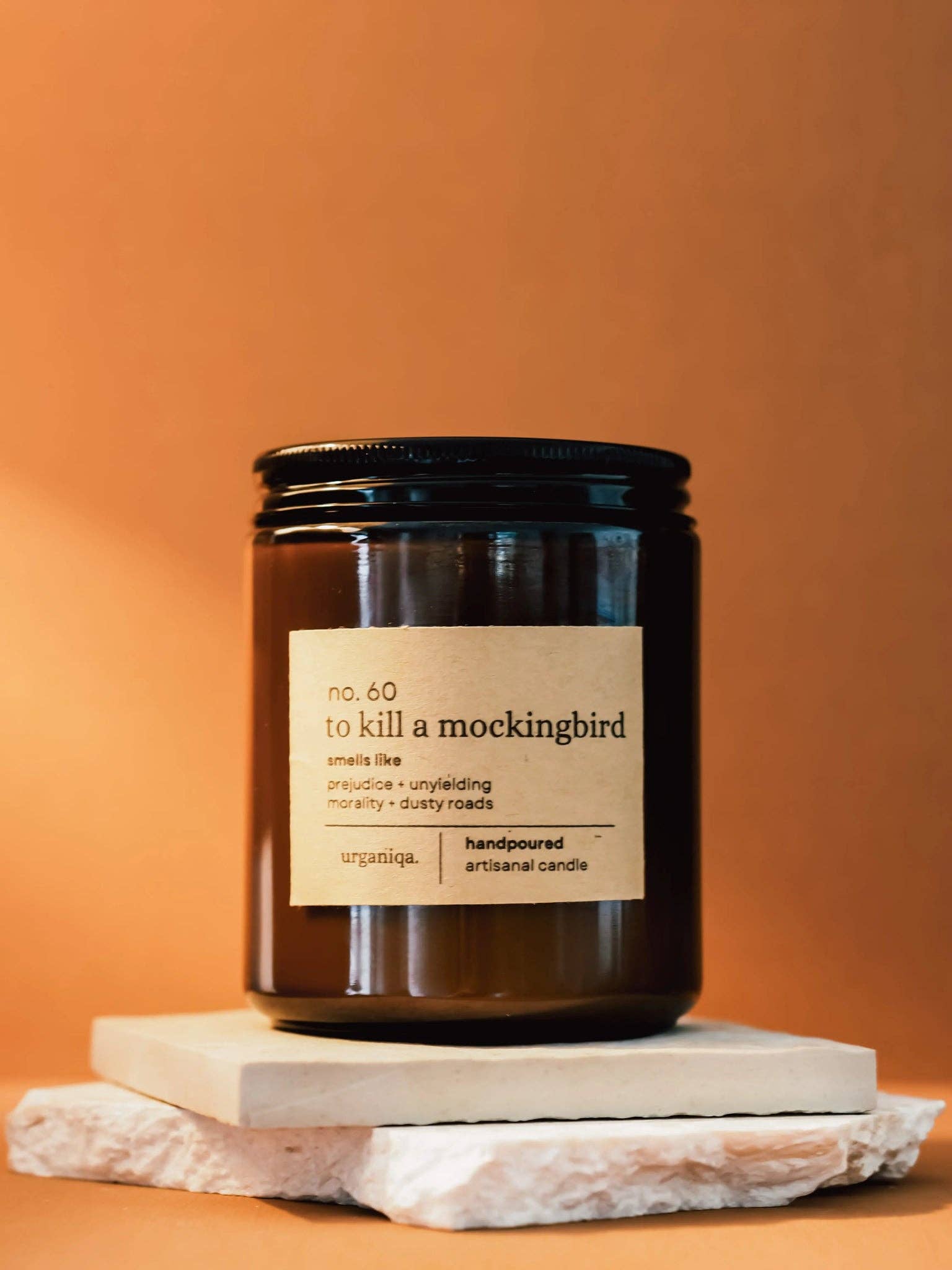 Urganiqa - Vendita all'ingrosso Candela in vasetto - Candela di soia ispirata alla letteratura "Il buio oltre la siepe"1