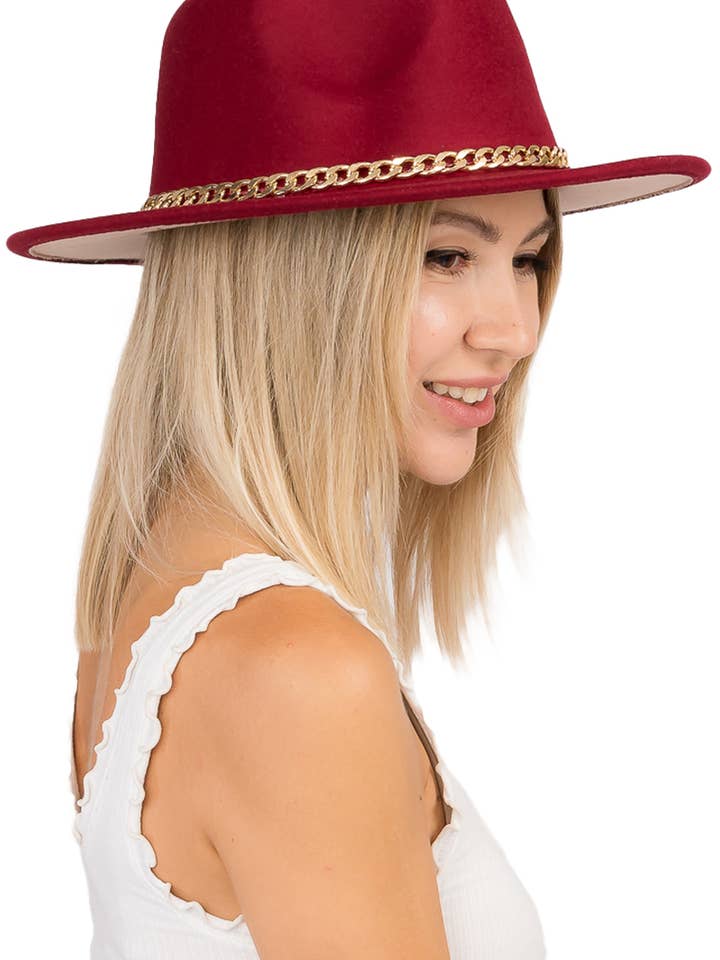 Cappello Rancher in feltro a tesa standard con fondo beige con catena dorata per la vendita all'ingrosso da parte di Cap Zone