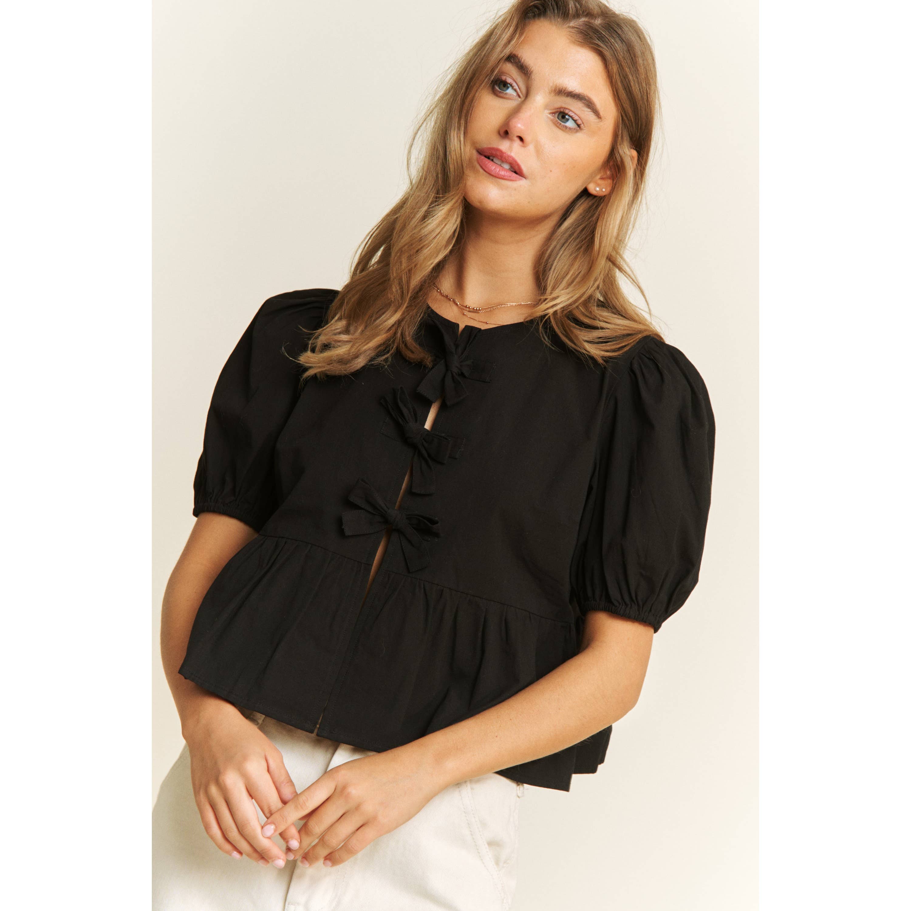 Sweet Generis – Großhandel Bluse – Damen – Babydoll-Bluse aus Baumwollgewebe mit offenem Vorderteil und Schleifendetails6