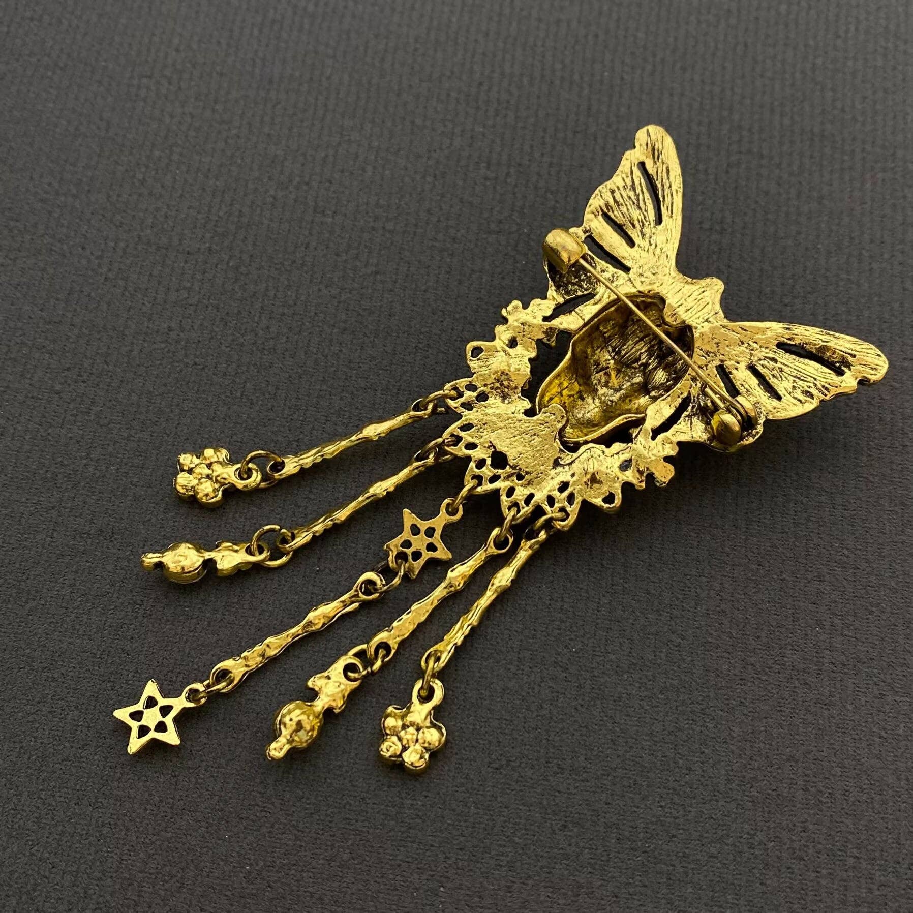 Mio Queena - Vendita all'ingrosso Spille - Spilla Vintage a Forma di Teschio con Farfalla Incastonata di Strass1