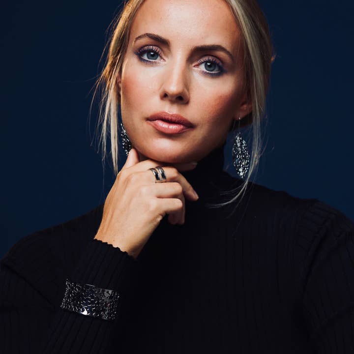 Annie Bague Argent pour la vente par Bud To Rose