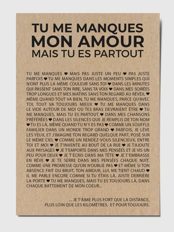 Carte postale "Tu me manques mon amour mais tu es partout" pour la vente par HappyWeSisters