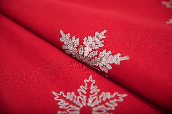 Xia Home Fashions & Manor Luxe – Großhandel Baumrock – 56 „Runder Glisten Schneeflocke gestickter Weihnachtsbaum-Rock5