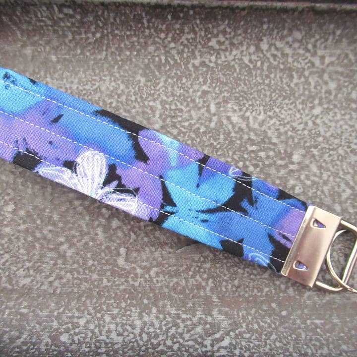 Håndledssnor, Butterfly Wristlet nøglering, Sommerfuglnøglering, Gave til kollega, Nøgleringarmbånd, Sommerfuglearmbånd, Sommerfuglgave for engroshandel hos Thread and Purls