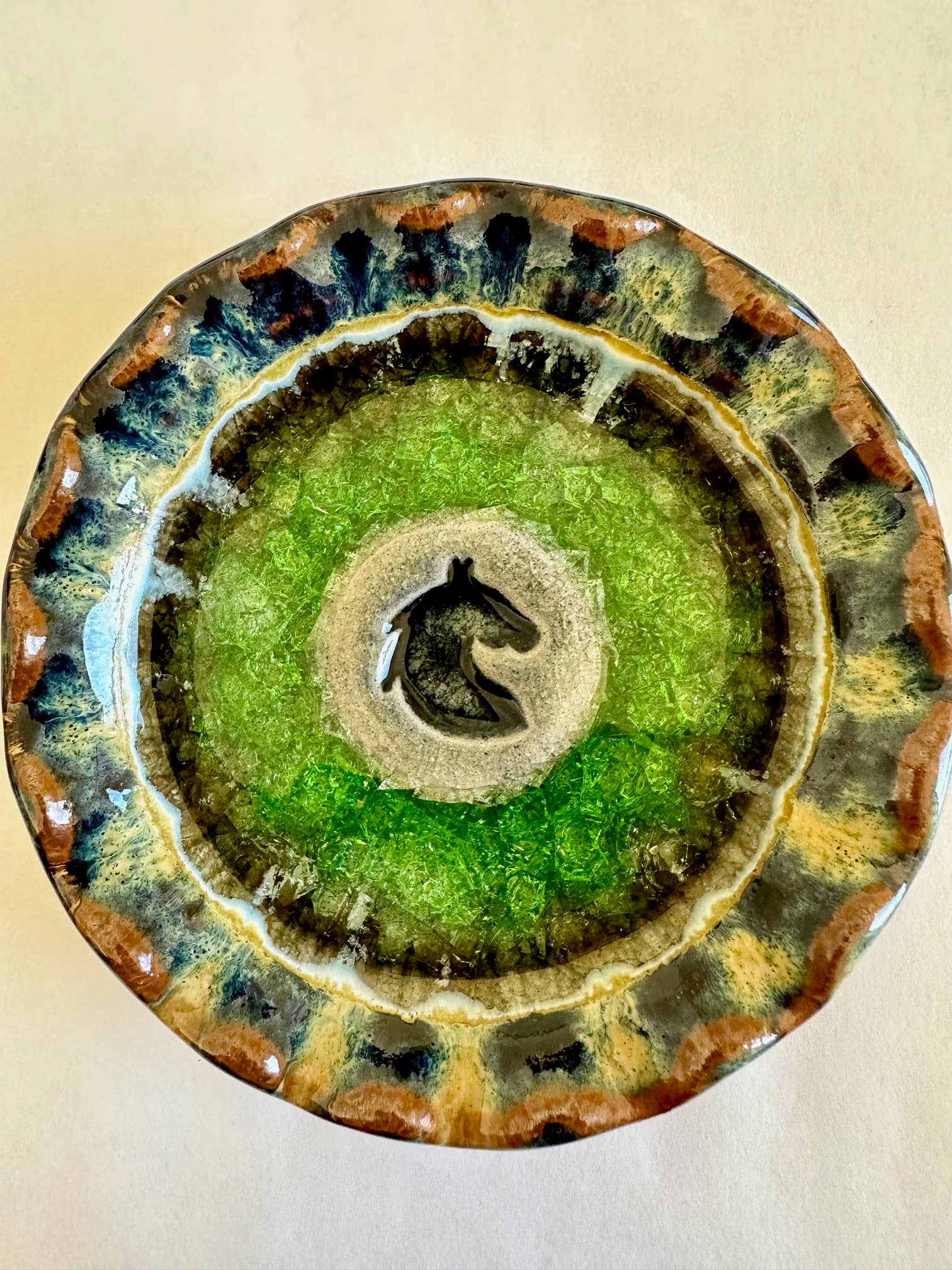 Down to Earth Pottery - Venta al por mayor Bandejas/platos/boles decorativos - Icono Plato Caballo0