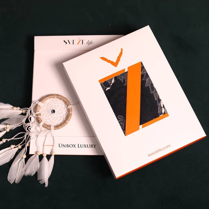 SVEZElife - Wholesale Scarf - Women's - Reversible Paisley Jacquard Cotton Viscose Scarf – Navy Ivory | SVEŽElife4