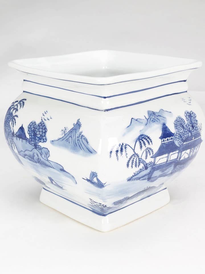 Jardinière carrée en porcelaine, motif pagode bleue pour la vente par AA Importing