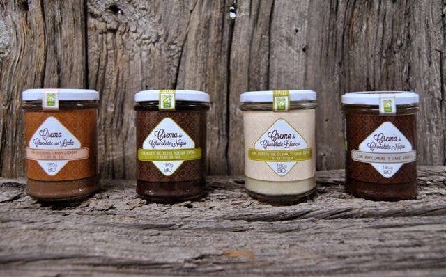 CHOCOLATES ARTESANOS ISABEL - Wholesale Nut Butter - BIO DARK CHOCOLATE CREAM with EVOO for spreading. (9 creams)1