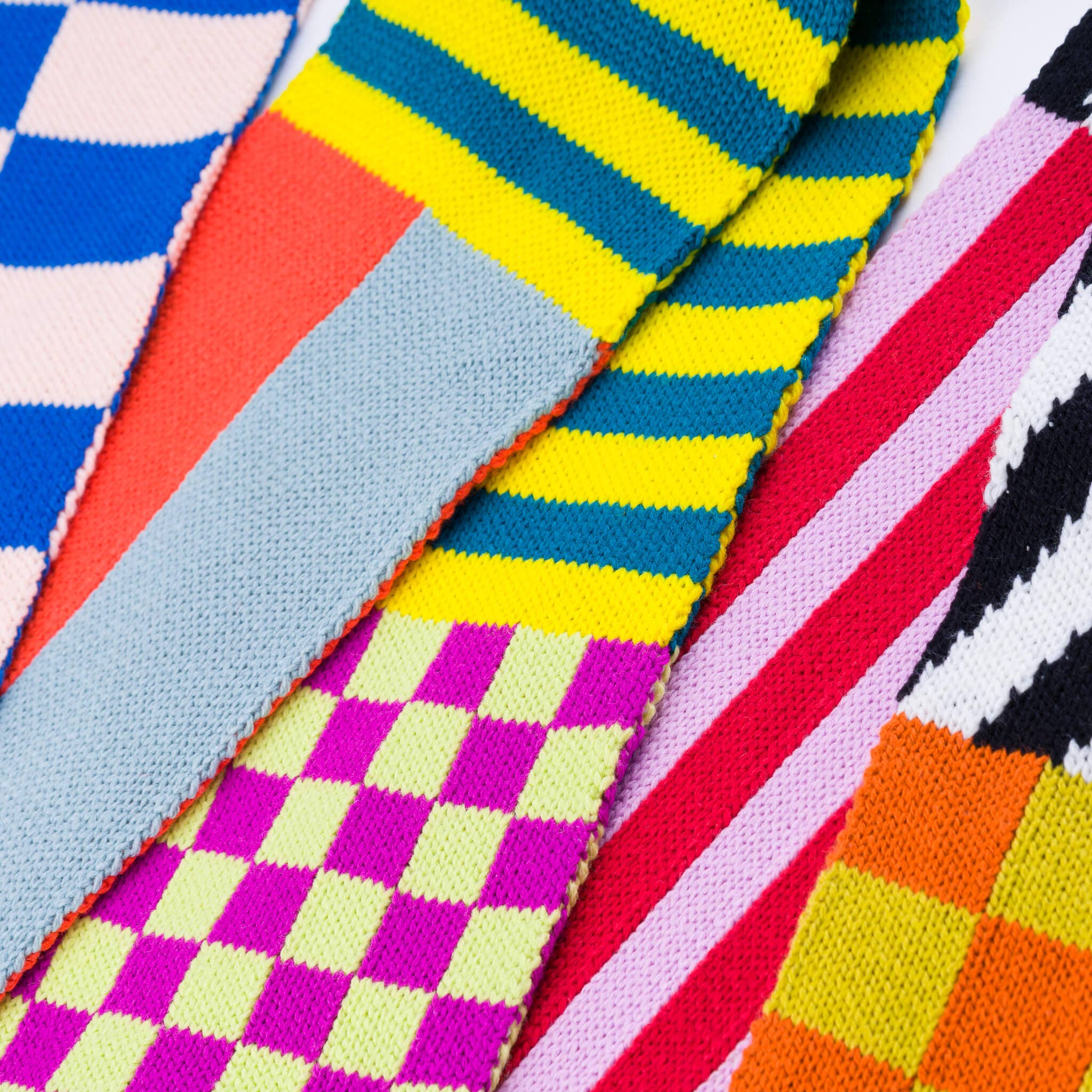 VERLOOP | knits - Wholesale Sjaal - Dames - Dunne gebreide sjaal met kleurrijke patroonblokken4