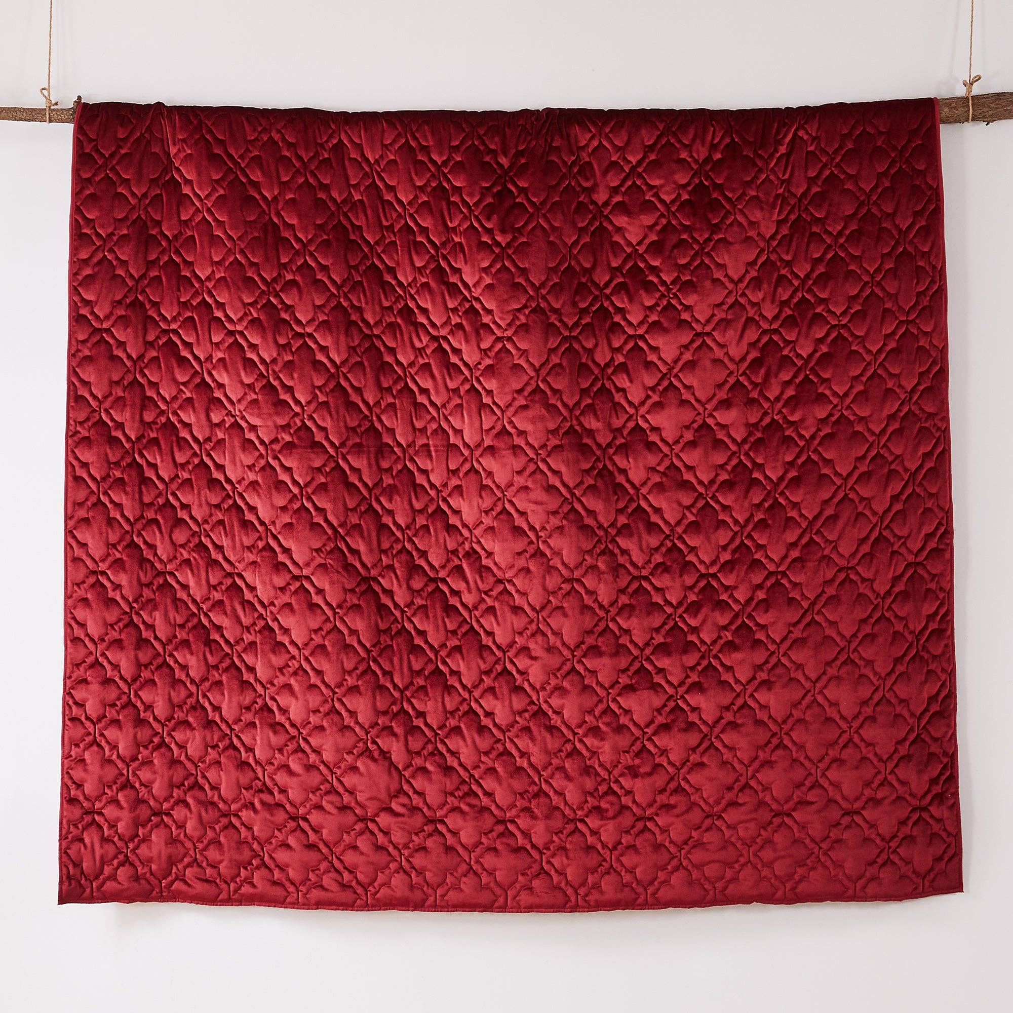 Rood BH Caserta dekbed in fluweelrood voor groothandel op Faire5