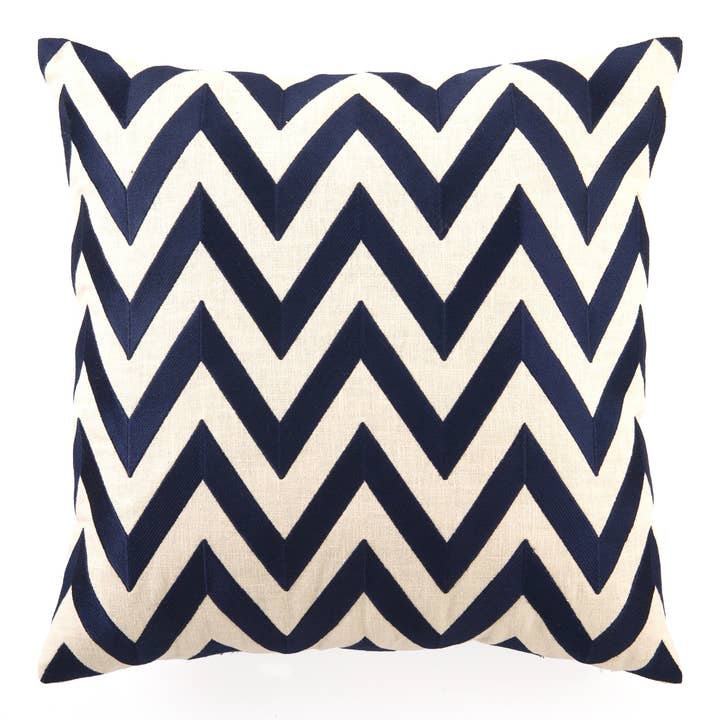 Oreiller décoratif zig zag bleu marine pour la vente par Peking Handicraft