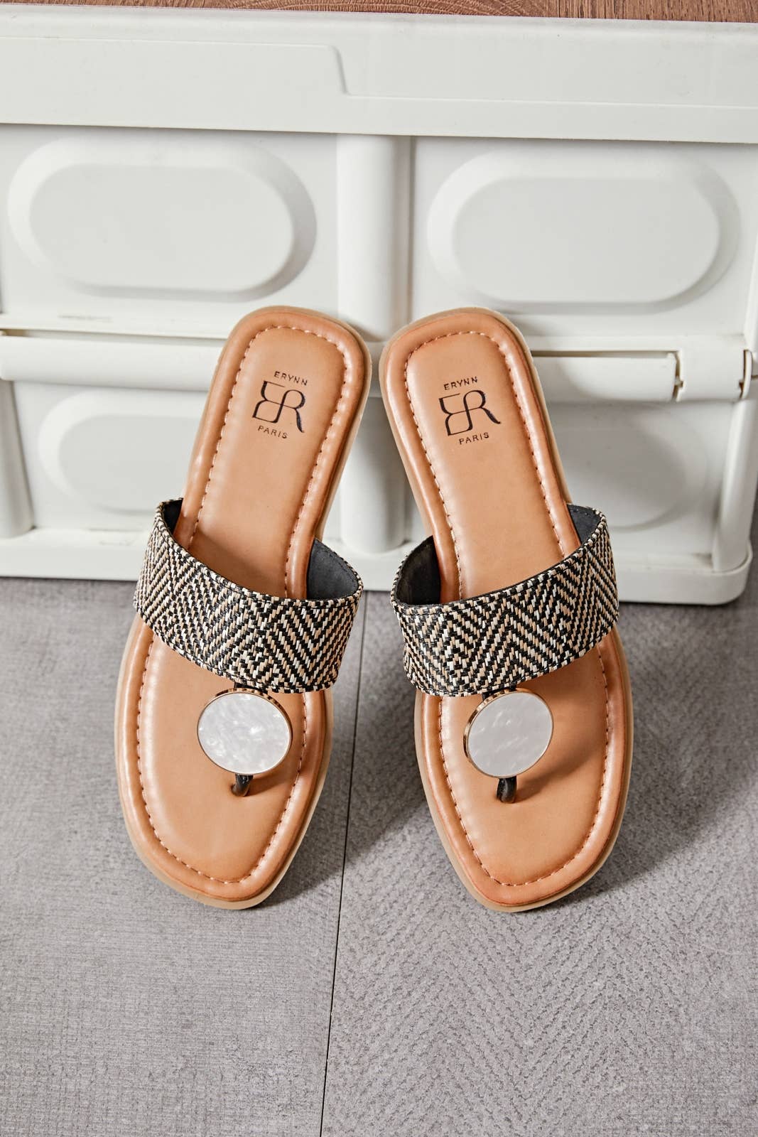 ERYNN - Wholesale Sandals - Women's - Flat sandals - Amelia15