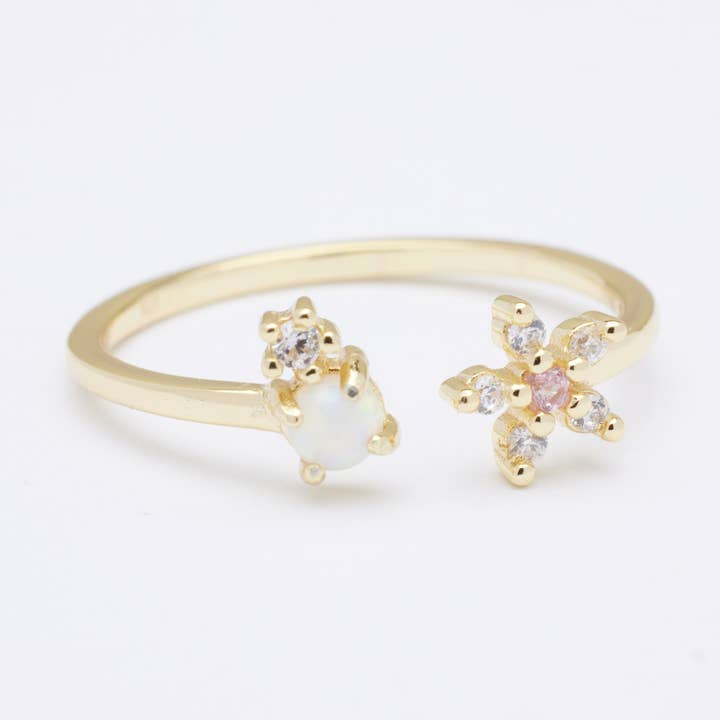Bague ouverte dorée à motif floral et opale chinée pour la vente par Quill Fine Jewelry & Lifestyle