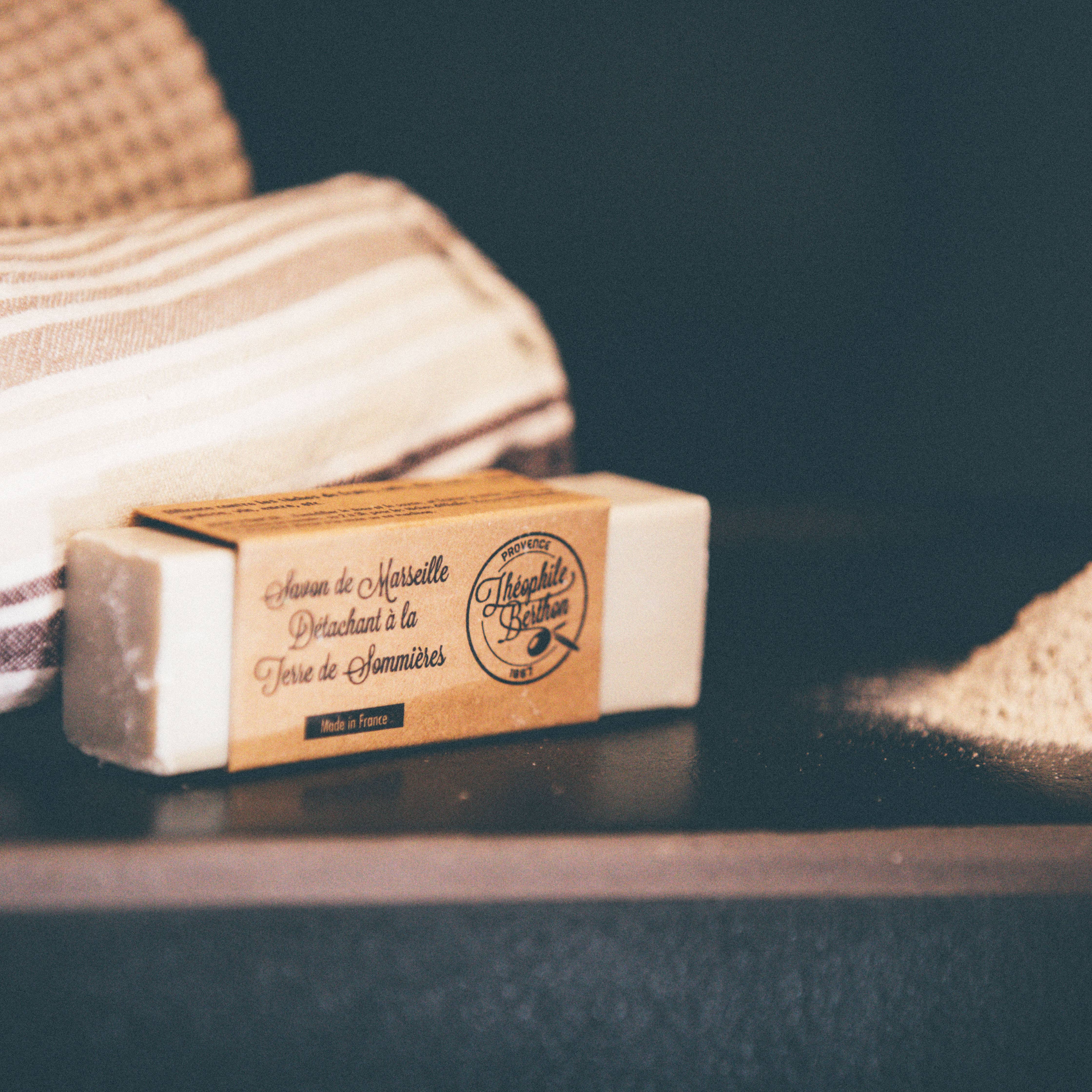 Theophile Berthon - Vente Pains de savon - SAVON DÉTACHANT AVANT LAVAGE À LA TERRE DE SOMMIÈRES1